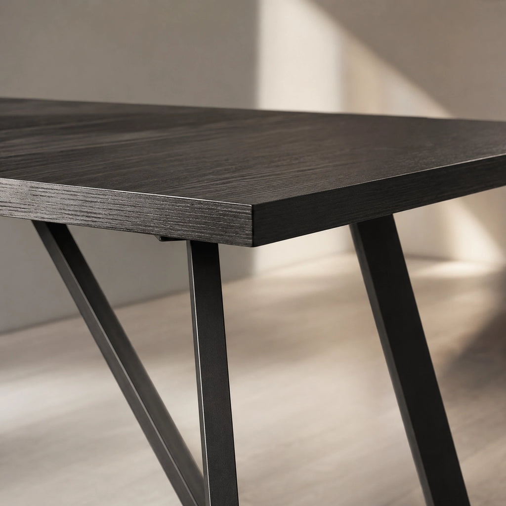 Table Rectangulaire 180 cm Noir Mat - Plateau Bois d'Ingénierie & Pieds Métal Géométriques | 6 à 8 Personnes