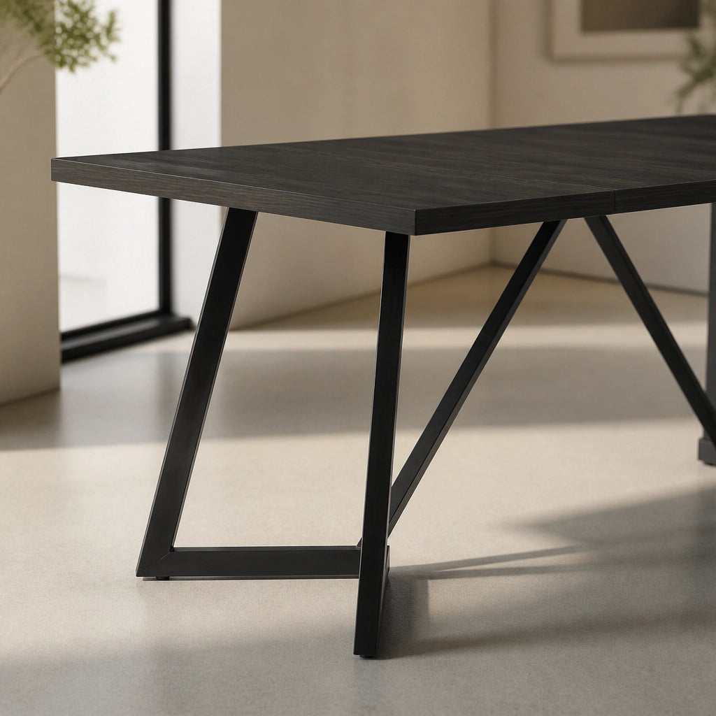 Table Rectangulaire 180 cm Noir Mat - Plateau Bois d'Ingénierie & Pieds Métal Géométriques | 6 à 8 Personnes